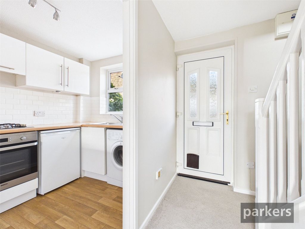 Property photo 3 of 14 Kitchen/Entrance