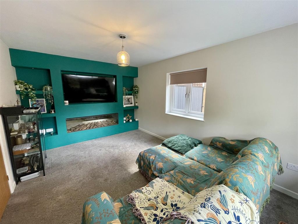 Property photo 2 of 22 Lounge