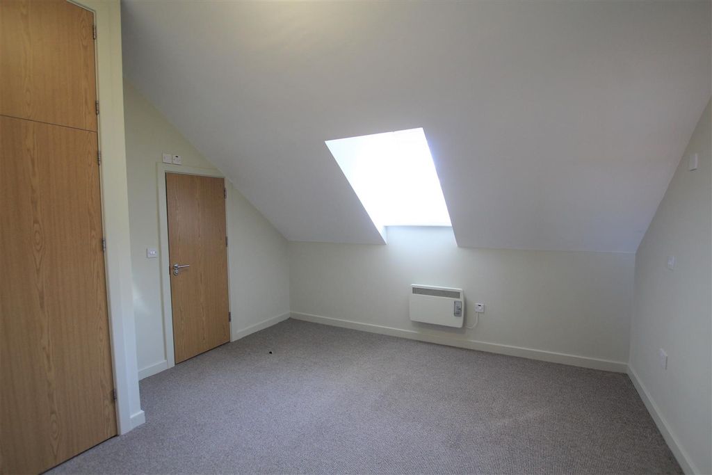 Property photo 3 of 8 Bed 1.Jpg