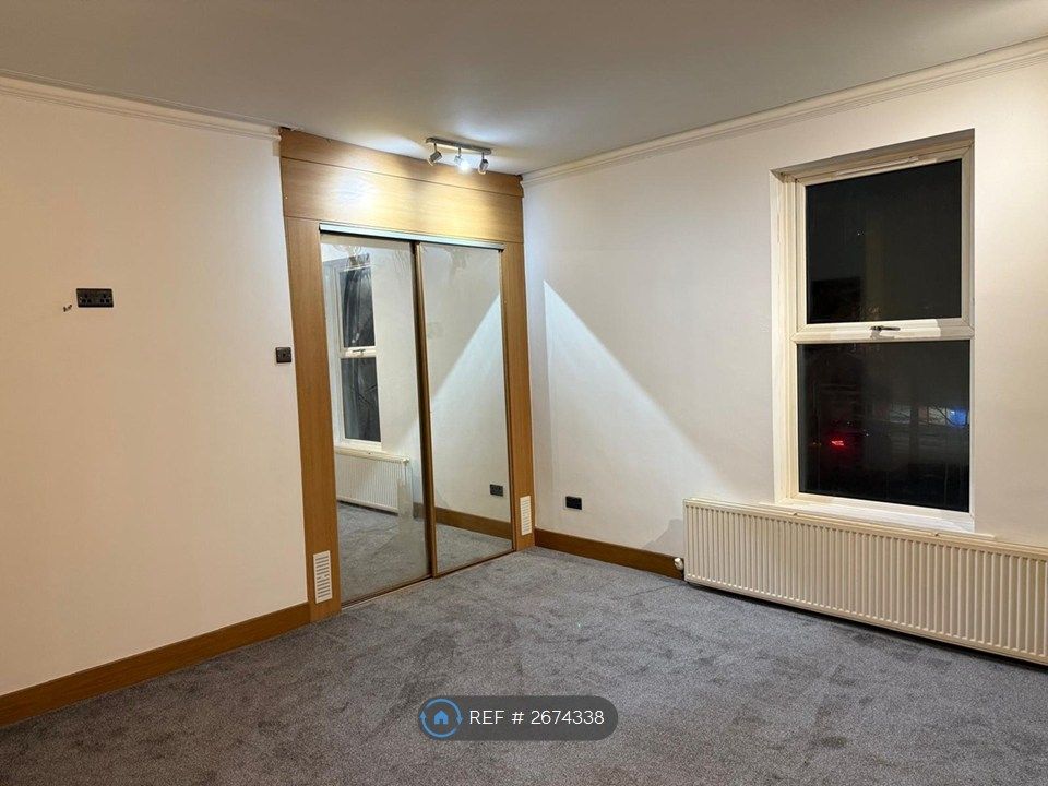 Property photo 1 of 9 Double Bedroom