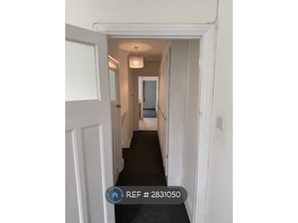 Property photo 3 of 14 Hallway