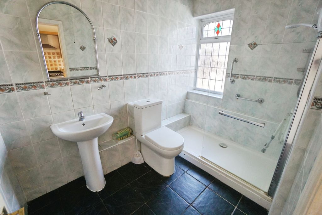 Property photo 3 of 11 Shower Room