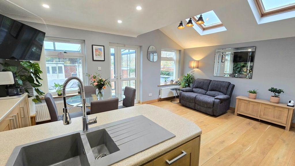 Property photo 3 of 21