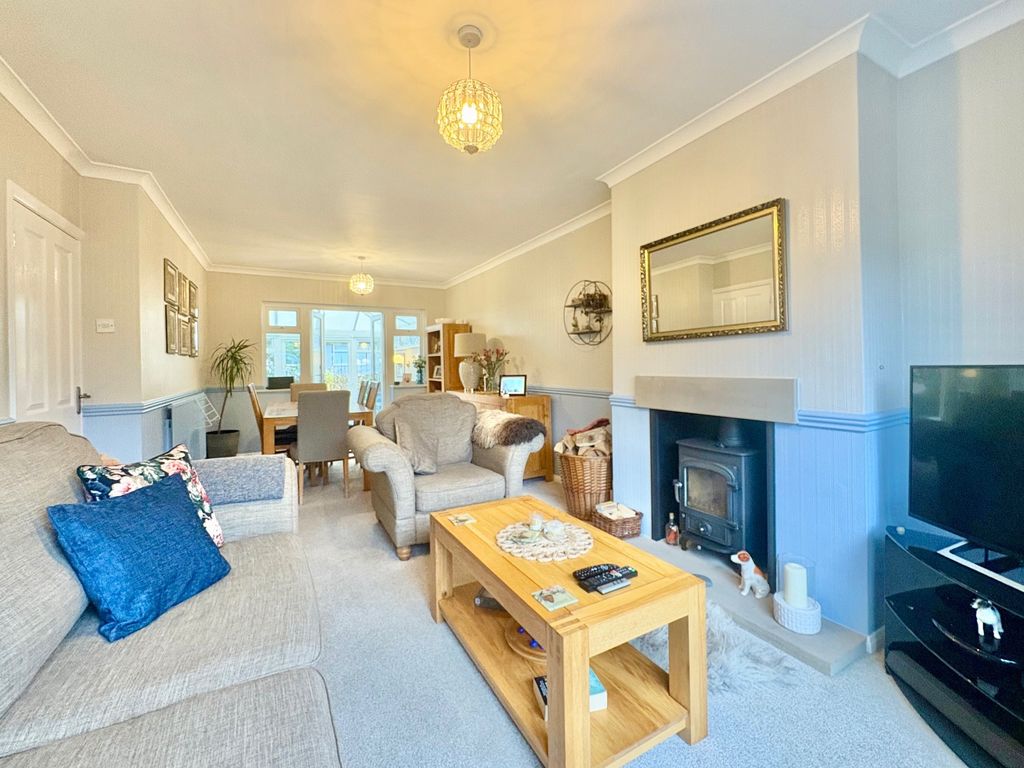 Property photo 3 of 28