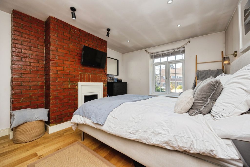 Additional image 18 of 2 bed flat for salePortsmouth Road, Milford, Godalming, Surrey GU8