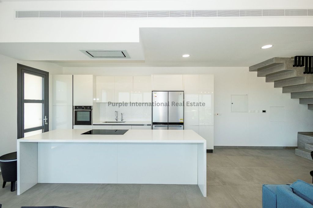 Property photo 3 of 49