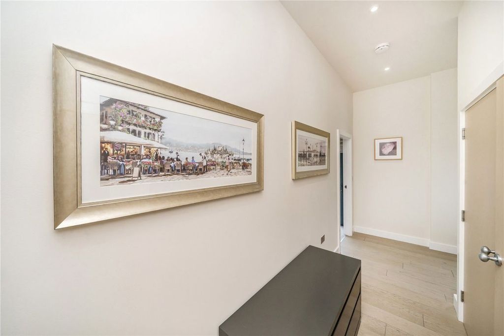 Property photo 3 of 23