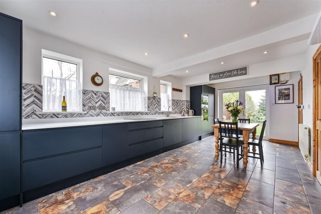 Property photo 2 of 30 Ph35_6290606.Jpg