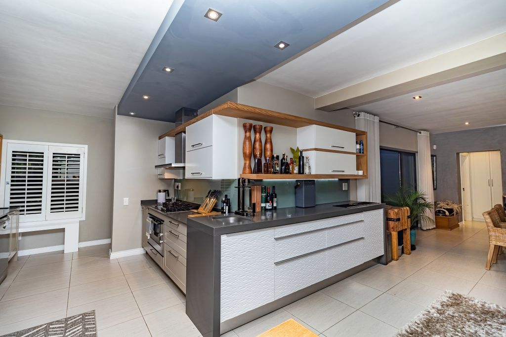 Property photo 2 of 42