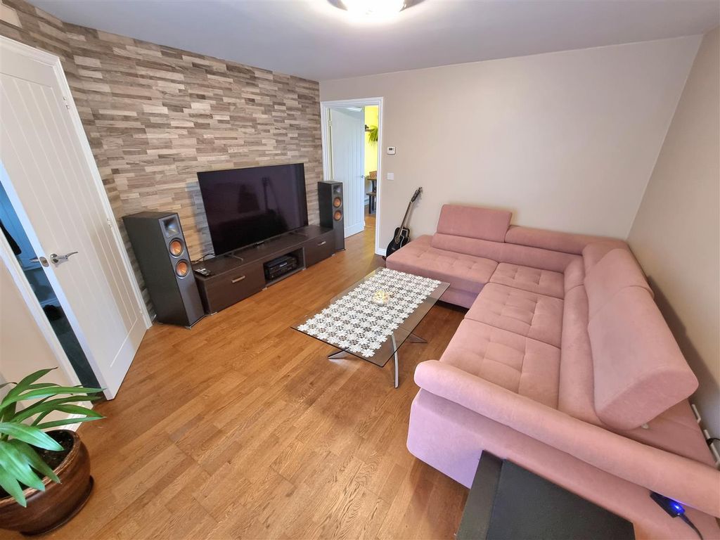 Property photo 3 of 19 Sitting Room.Jpg