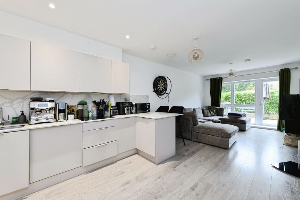 Additional image 12 of 2 bed flat for saleFairdene Road, Coulsdon CR5