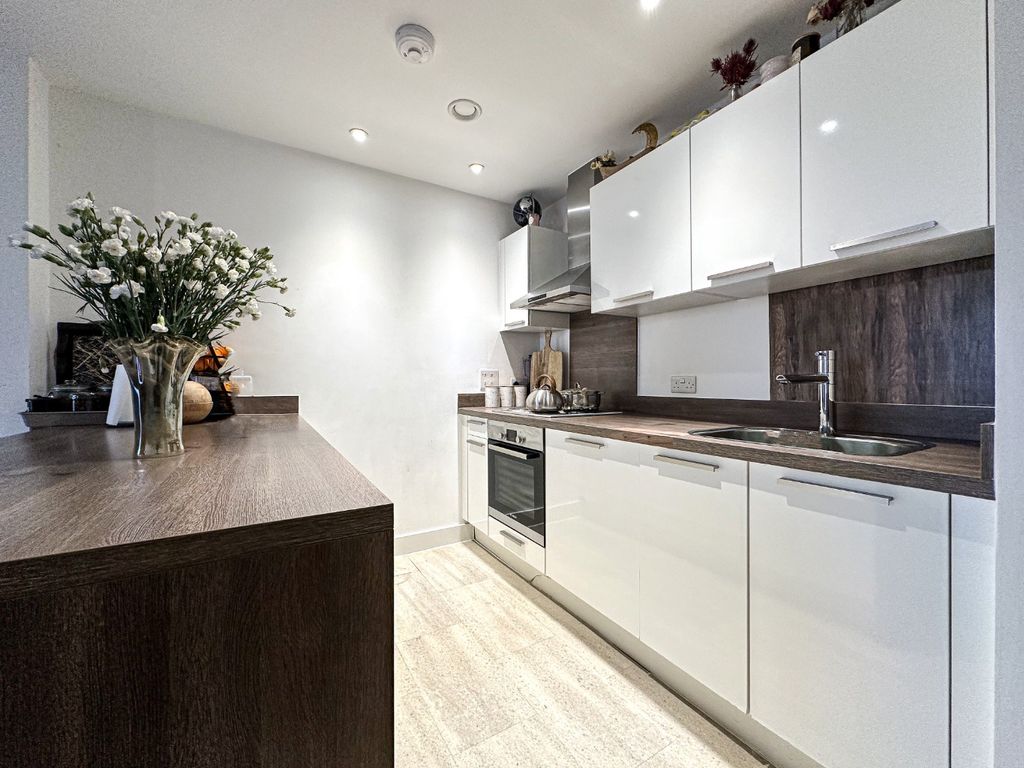 Property photo 3 of 11 4748215