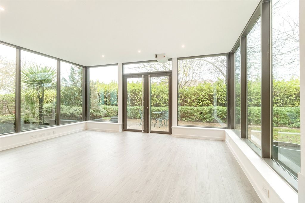 Property photo 2 of 11 Picture No. 08