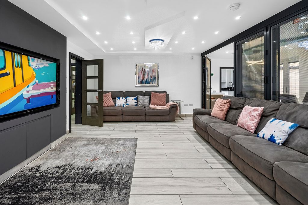 Property photo 2 of 29