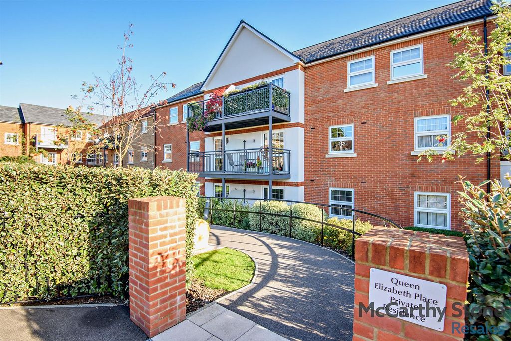 Property photo 1 of 36 8666510-Exterior05-800.Jpg