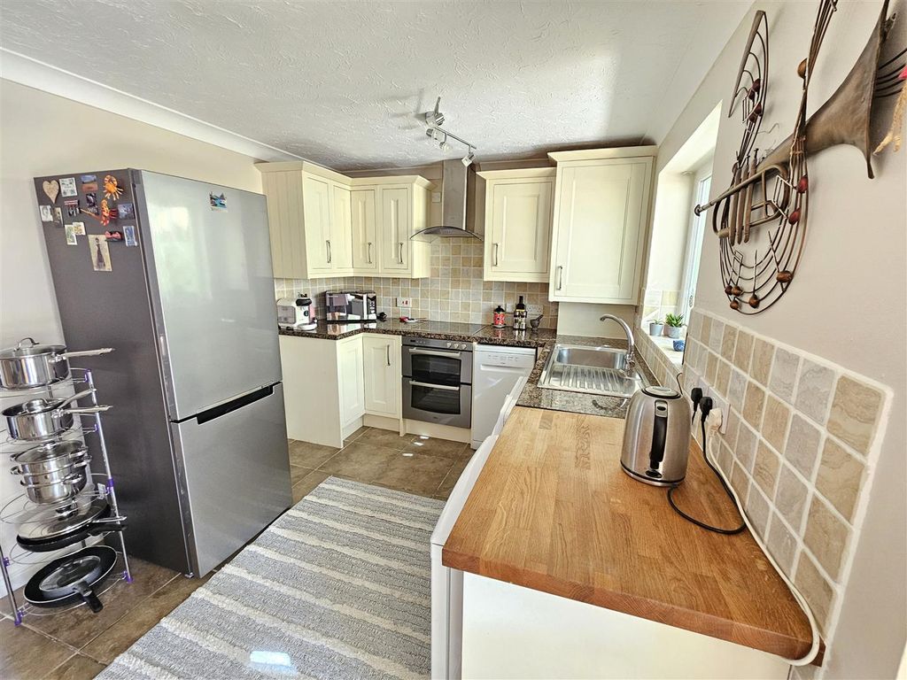 Property photo 3 of 20 Kitchen.Jpg