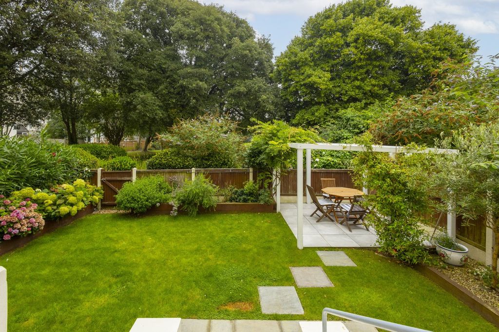 Property photo 3 of 17 Private Garden