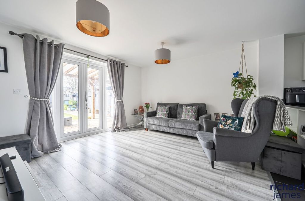 Property photo 2 of 17 A5B5d4852F8140Cfb59B21c4Ffbd3558