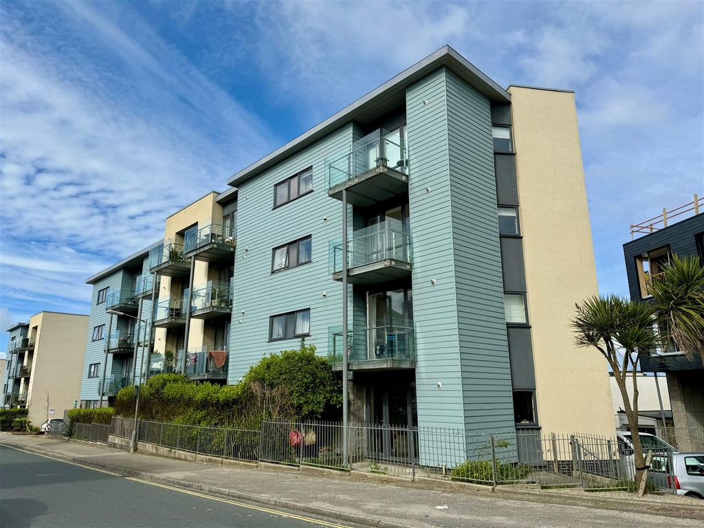 Property photo 1 of 8 Tre Lowen