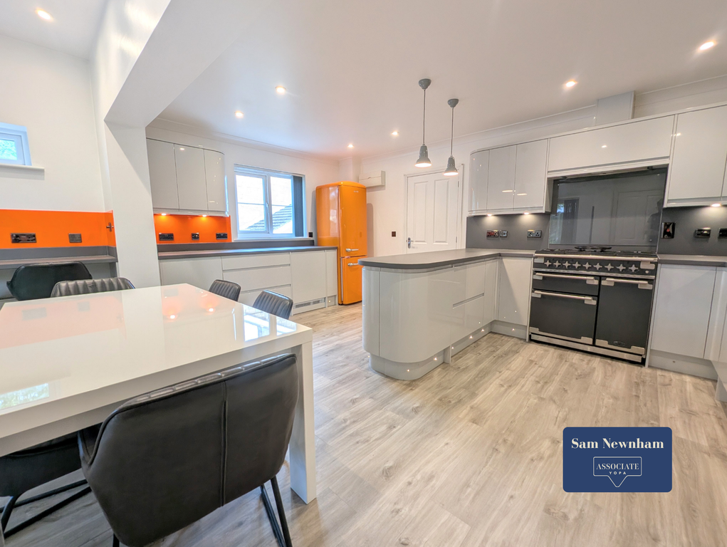 Property photo 2 of 15 Kitchen / Dining Room