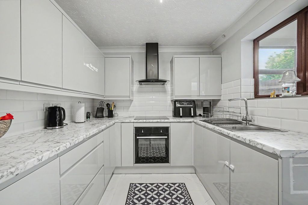 Property photo 2 of 38