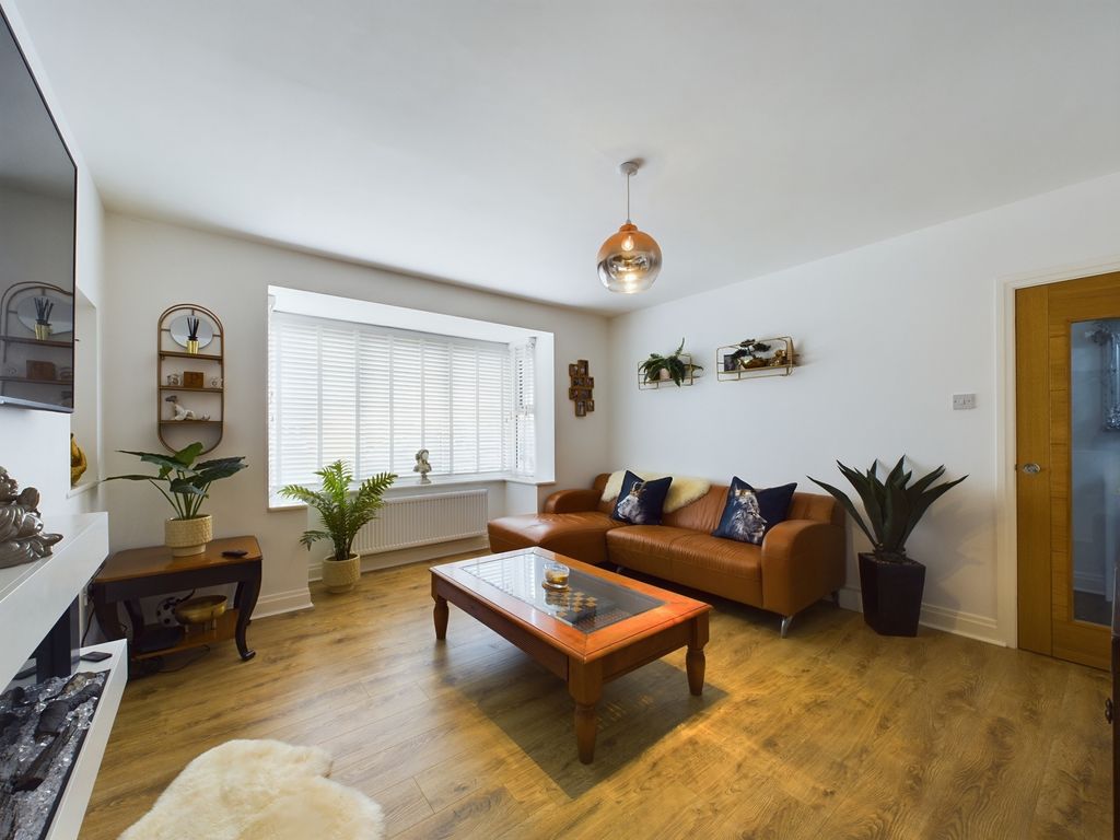 Property photo 3 of 33