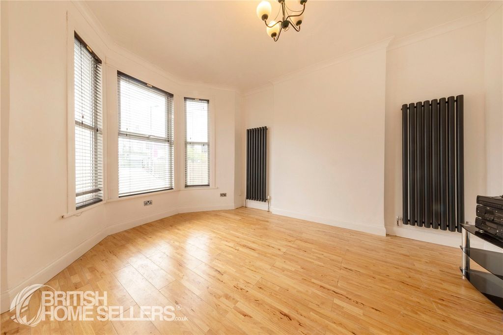 Property photo 3 of 15 Picture No. 13