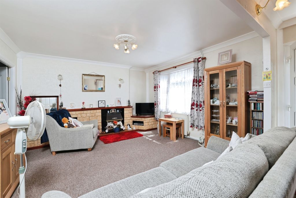 Property photo 3 of 16