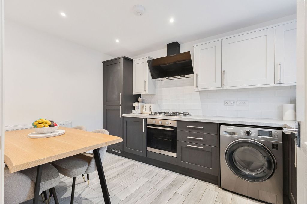 Property photo 3 of 24