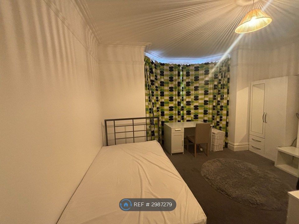 Property photo 3 of 16 Room 1