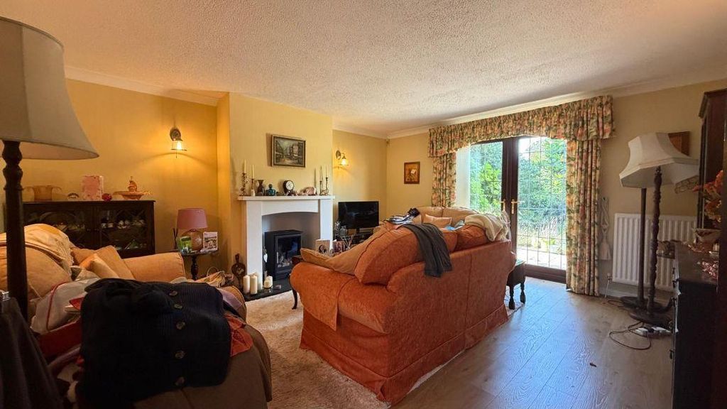 Property photo 3 of 16 2d35E1E7-F93d-4E80-A3c9-662d6Af56Fcc.Jpg