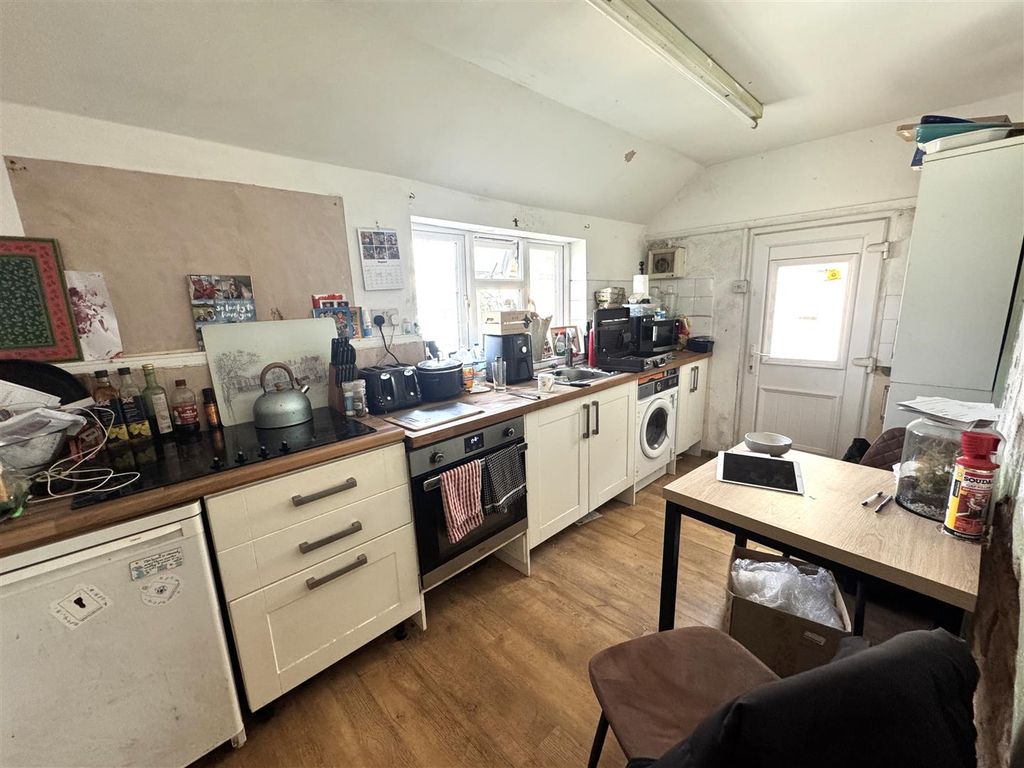 Property photo 3 of 22