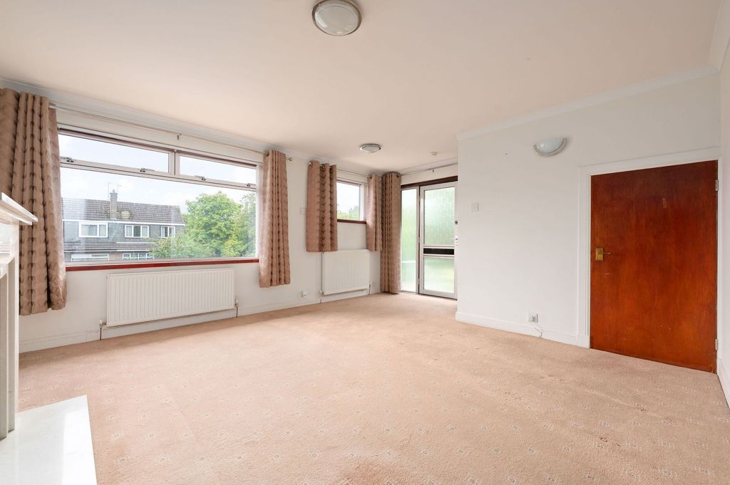 Property photo 3 of 28