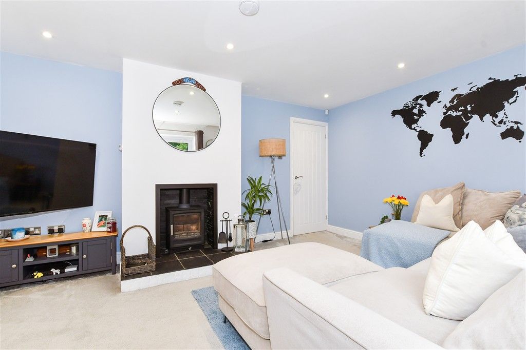 Property photo 3 of 13 Lounge