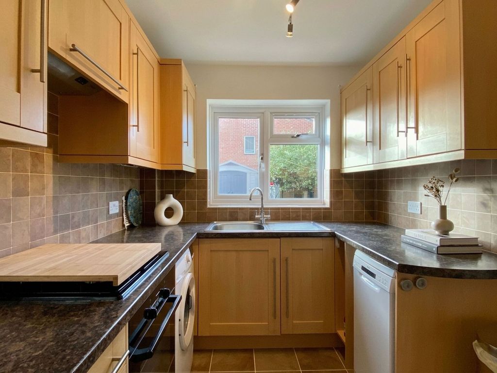 Property photo 2 of 21 Kitchen