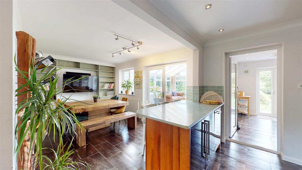 Property photo 2 of 22 Meadowbank-Waterside-07312025_175054.Jpg