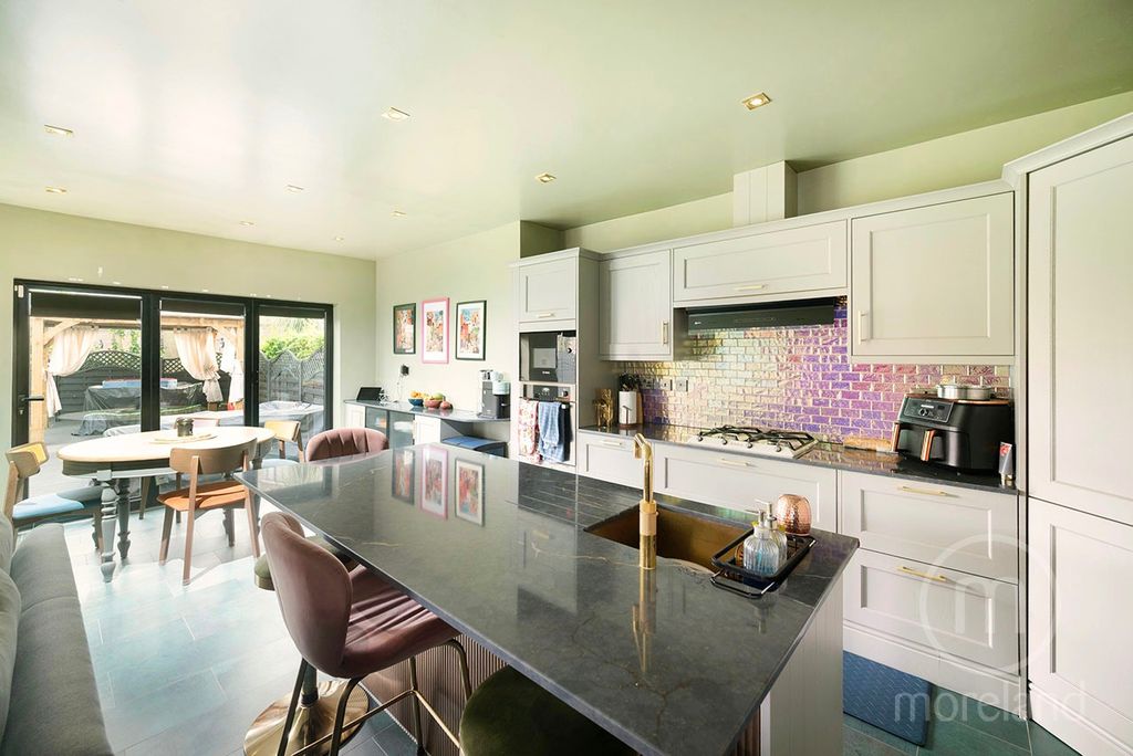 Property photo 3 of 22 2826904