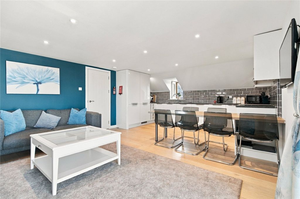 Property photo 3 of 18 The Maltings