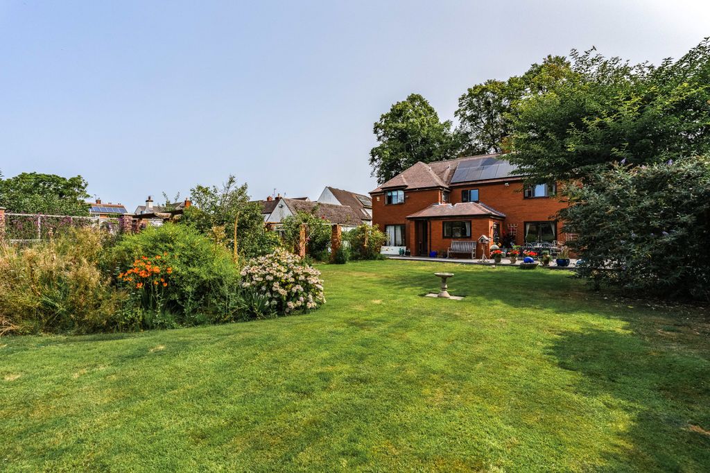 Property photo 2 of 42