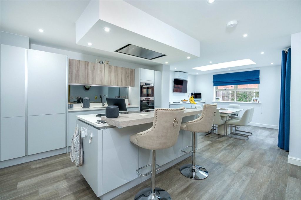 Property photo 2 of 17 Picture No. 10