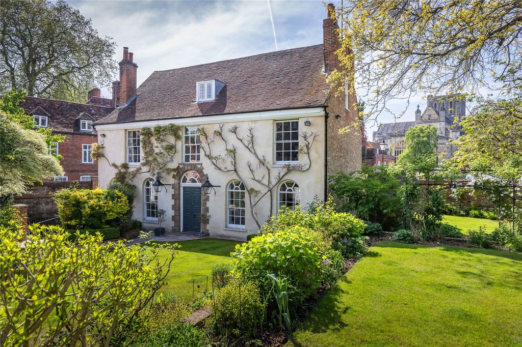 Property photo 1 of 18 Front Aspect