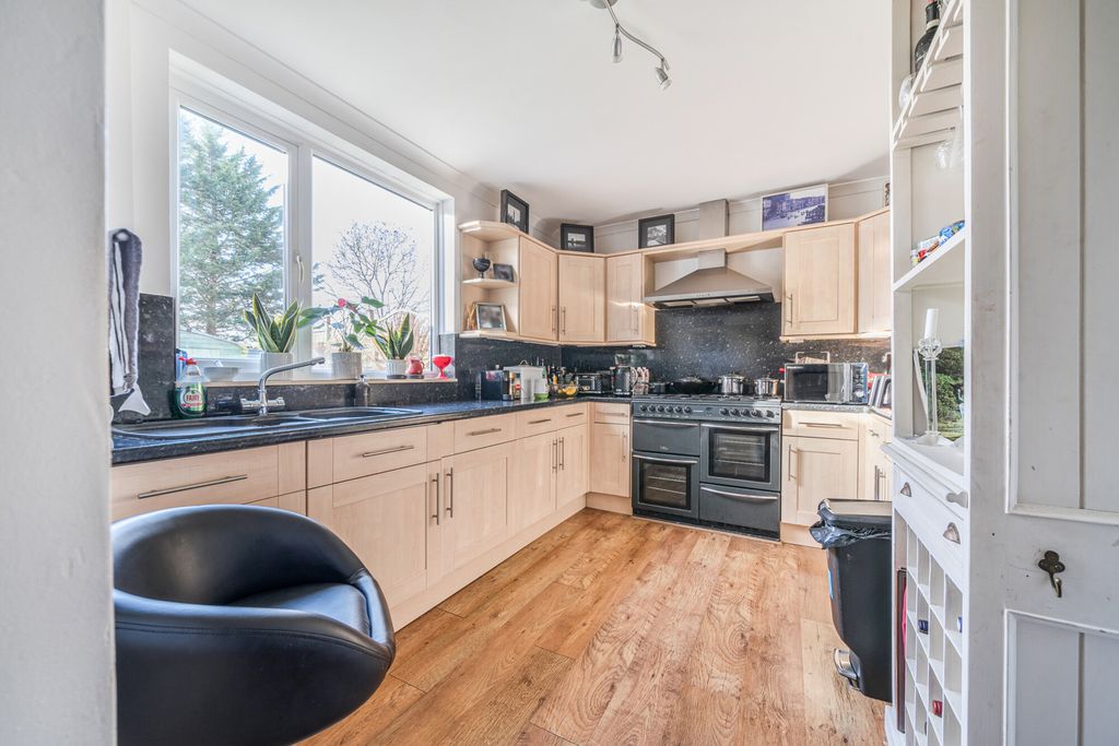 Property photo 2 of 14 Kitchen