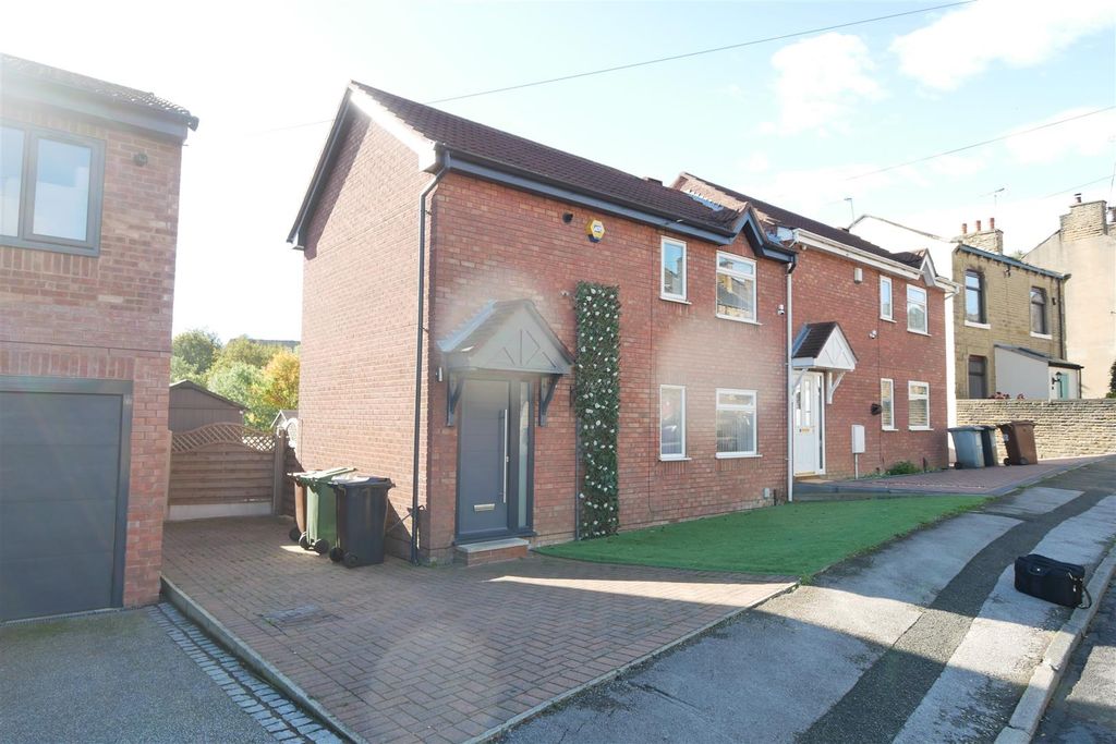 Property photo 1 of 9 Outside