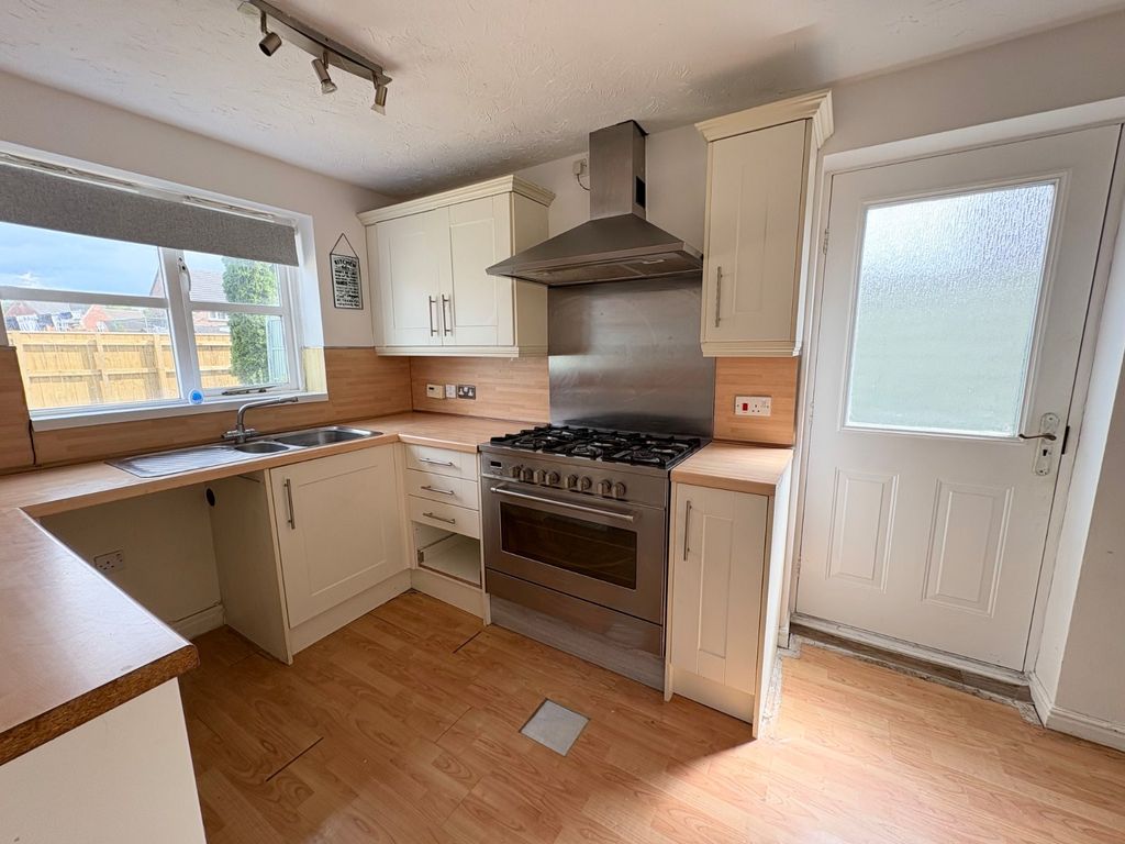 Property photo 3 of 14 Kitchen