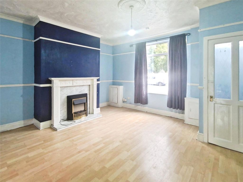 Property photo 2 of 12 Picture No. 15