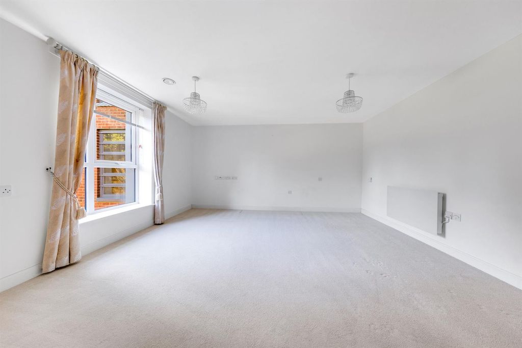 Property photo 1 of 15 01-28Ccpfmcsr 23 Birch Place-7-Medium.Jpg