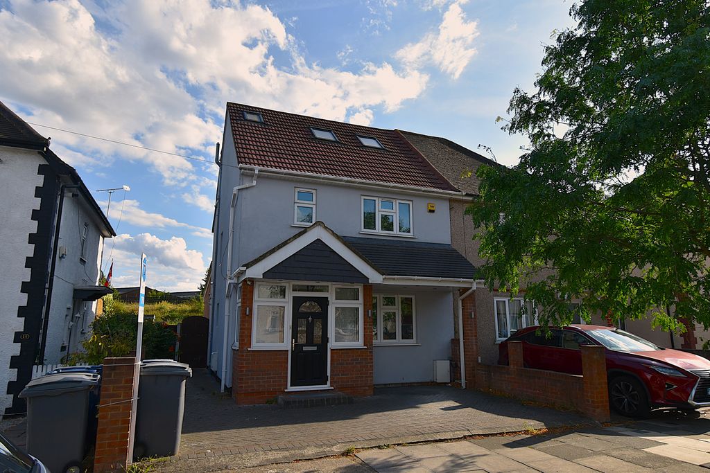 Property photo 1 of 14 Luxury 3-Bedroom House To Rent Â€“ May Gardens, Wembley, Middlesex, Ha0