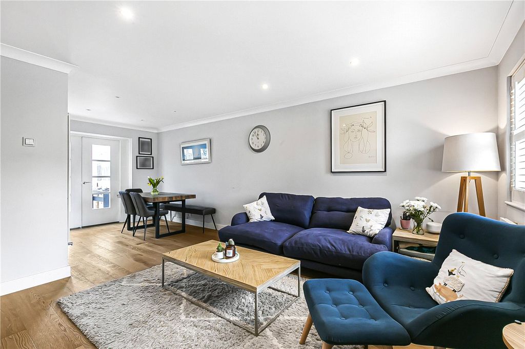 Property photo 2 of 23 Lounge