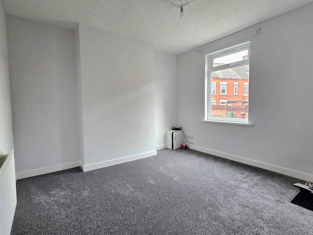 Property photo 3 of 11 Living Room