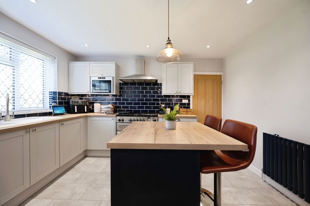 Property photo 2 of 19 Pbox-Img.Jpg